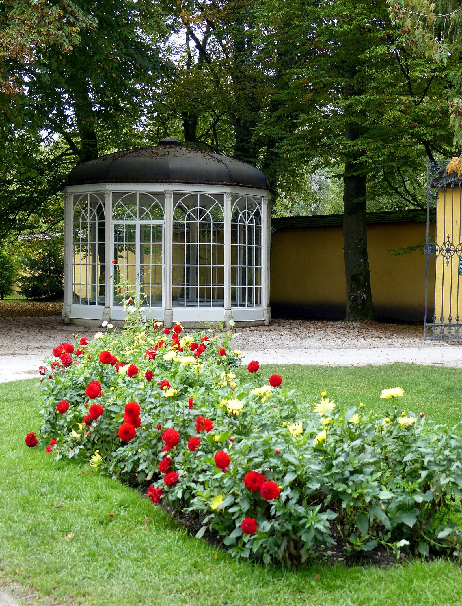 Pabellón de cristal en los jardines del palacio de Hellbrunn, Salzburgo